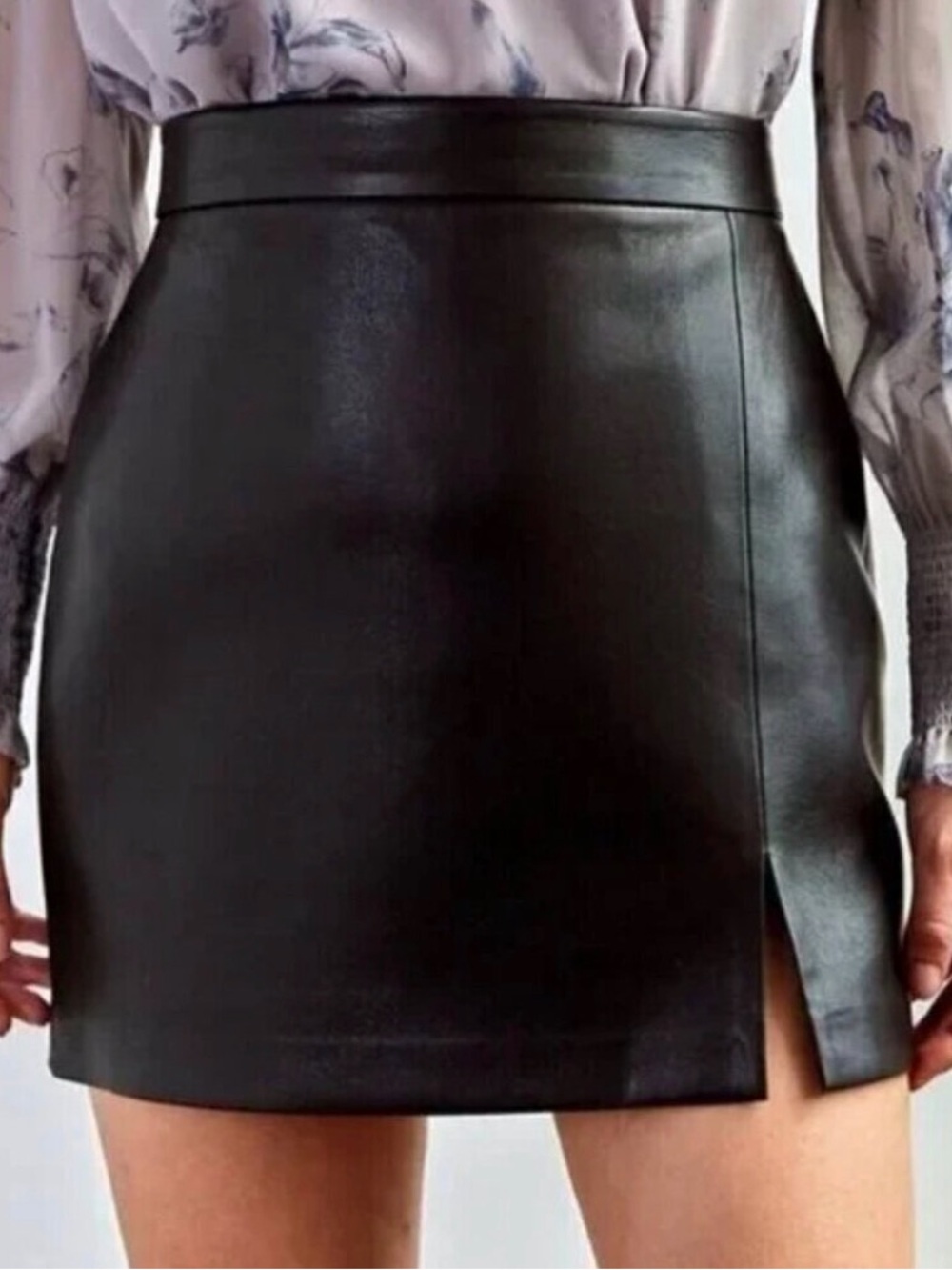 Aritzia Wilfred Patio Vegan Leather Mini Skirt Black Size 4 Side Slit High Rise